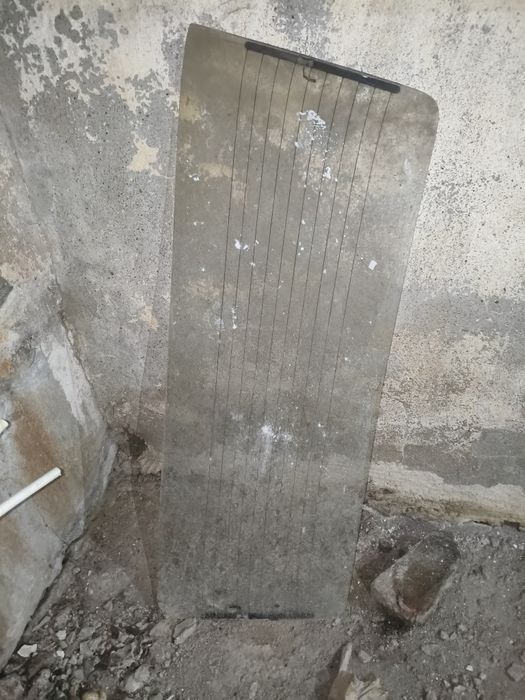 Задние лобовое стекло