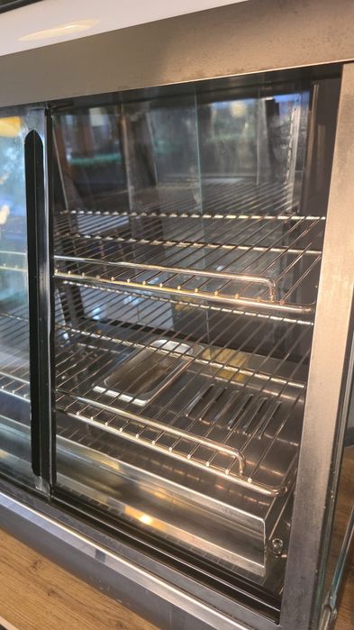 Vând vitrină caldă profesională pentru expunere și menținere la cald, marca JUSTA, ideală pentru spații de tip Fast-Food, Pizzerii, Patiserii,