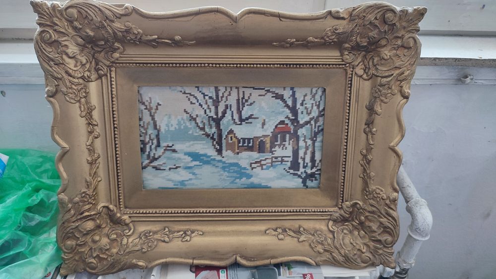 Два броя гоблени в позлатени масивни рамки