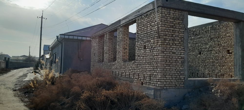 Raysentrda qurilishi tugallanmagan turar joy padvali bilan sotiladi