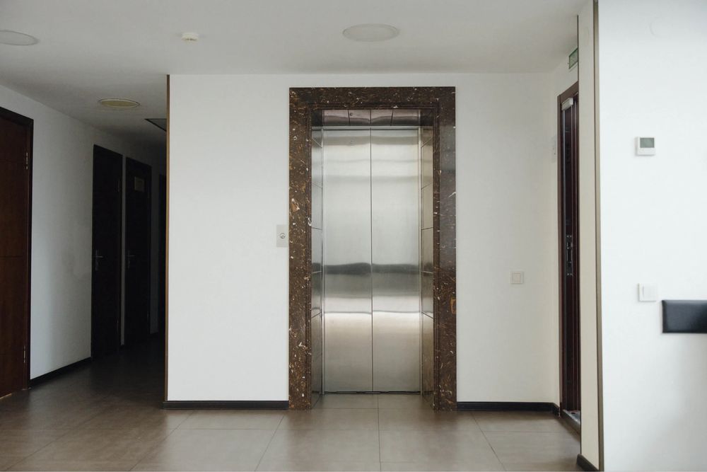 Продается  коммерческое здание 1080квм