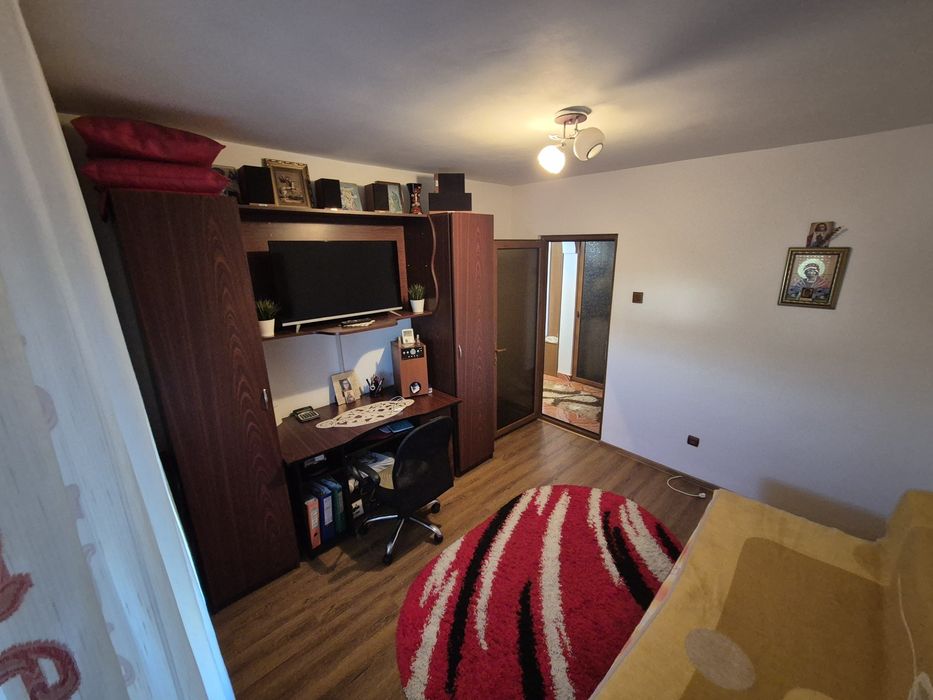 Vand apartament cu 2 camere