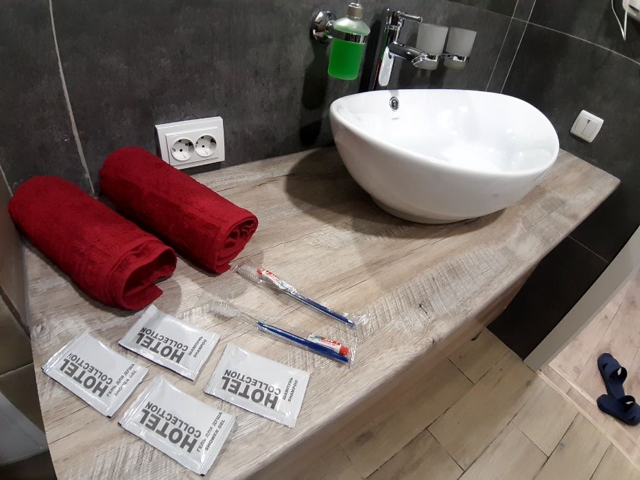 Сдам 1 ком. дизайнерскую квартиру центр ярмарка вокзал артур почасам