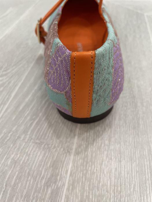 Балетки, обувь закрытая.