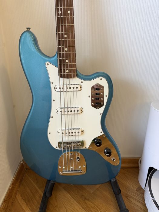 Продам Fender Bass VI