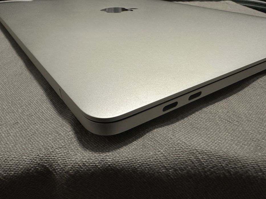 MacBook Pro A2251 I7 32GB 512GB
