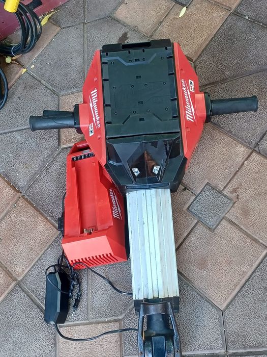 Demolator pe acumulatori MILWACKEE MXF 2528 H că și nou