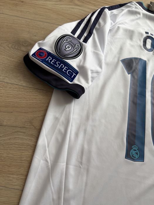Tricou de fotbal Real Madrif Mesut Ozil Adidas marime M nou cu eticheta
