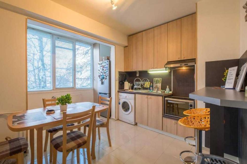 Продава се Тристаен апартамент в София, Център - 99 кв.м за 1381 €/кв.м - Снимка #2