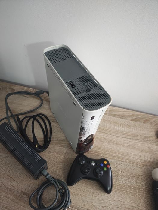 Consola Xbox 360 ediție specială – pachet complet