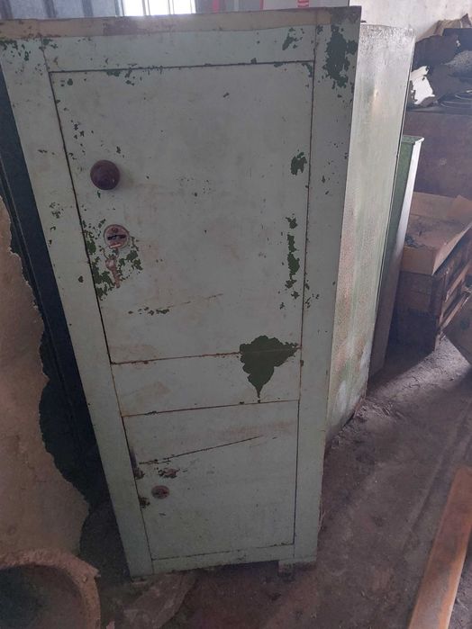 Продам сейфы двухкамерные.