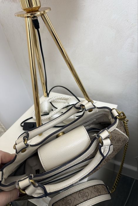 Дамска чанта Guess