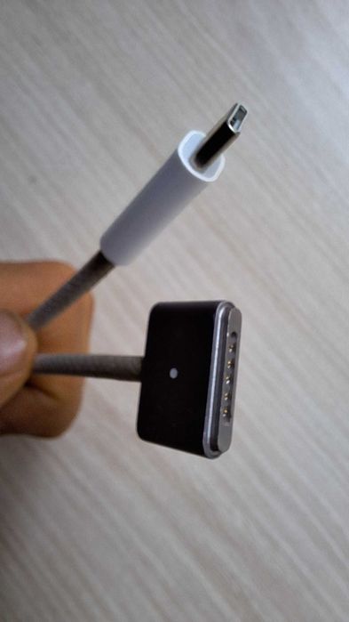 USB-C към MagSafe 2 - 2м магнитен кабел за MacBook – отлично състояние