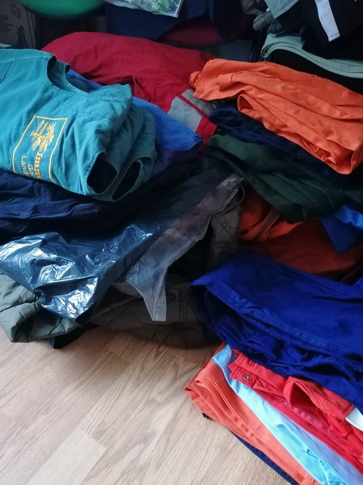Vând salopete noi, f ieftin