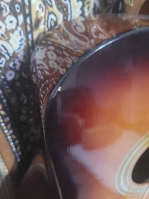 Продам гитару. Б /У