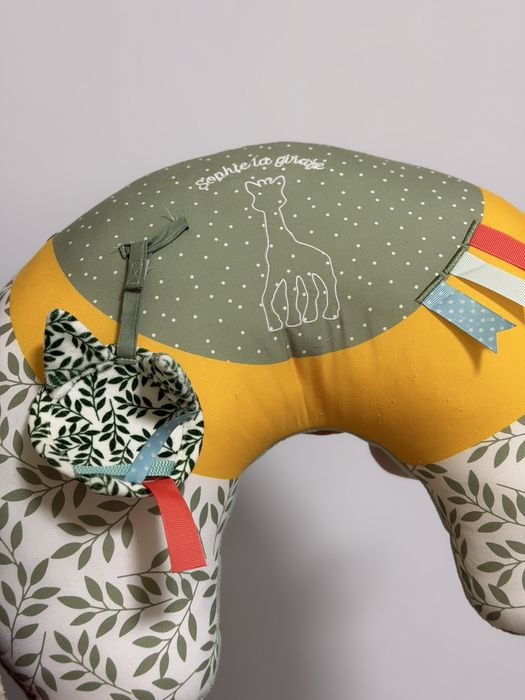 Софи жирафчето възглавница за почивка и игра 2 в 1