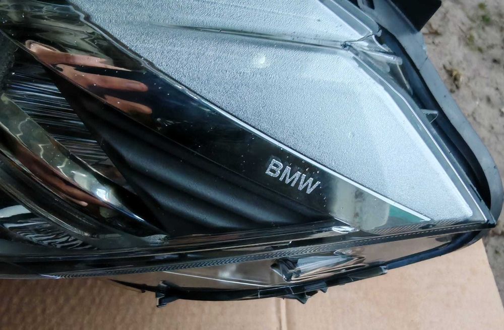 Set Faruri BMW BMW X1 (E84) LCI E84 Facelift NOI  VALEO 2012-2015 electric , tip bec D1S, are motoras, fara balast, bi-xenon cu lumini de zi