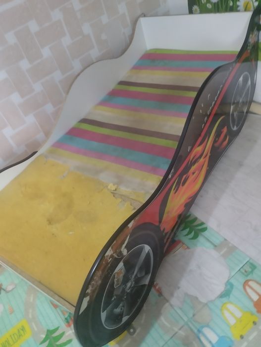 Детская кровать машинка