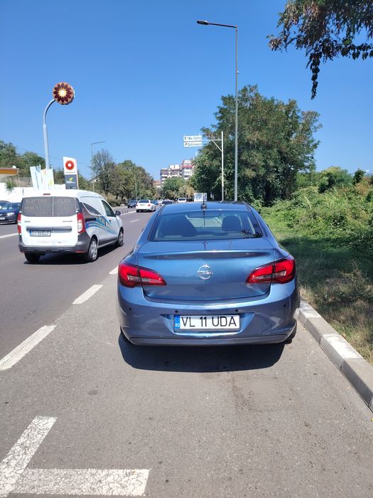 Vând Opel Astra J