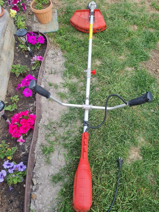 MotocoasaMotocoasa electrica HECHT 1445/1442, 1400 W, latime de lucru 42 cm, viteza 7200 rpm
