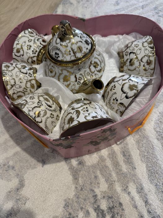 Продам сервиз чайный