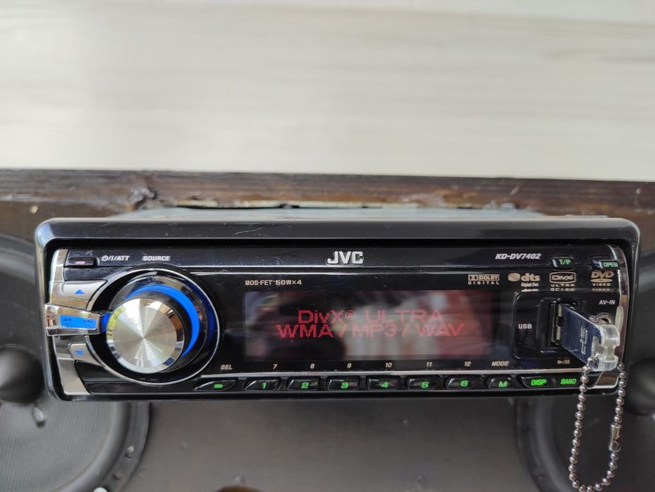 Висок клас JVC KD-DV7402