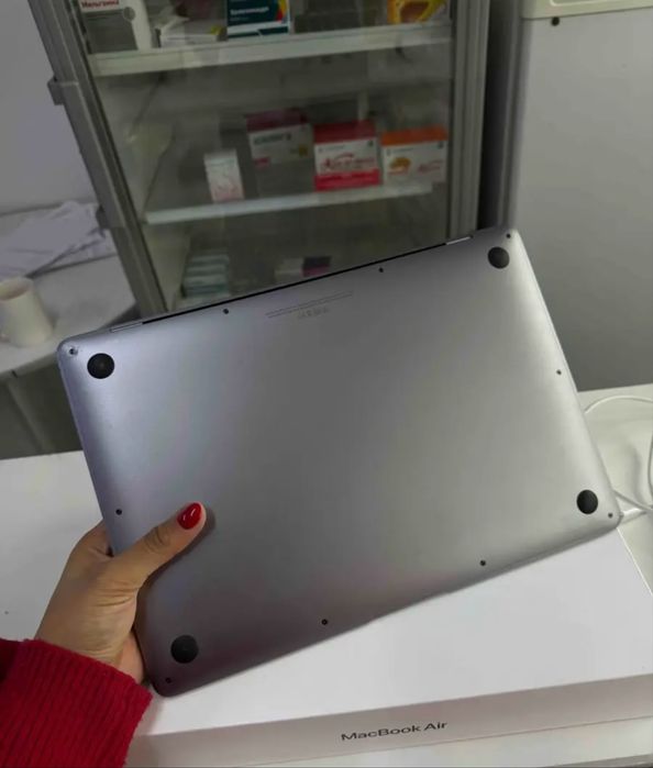 MacBook Air M1 (2020)
