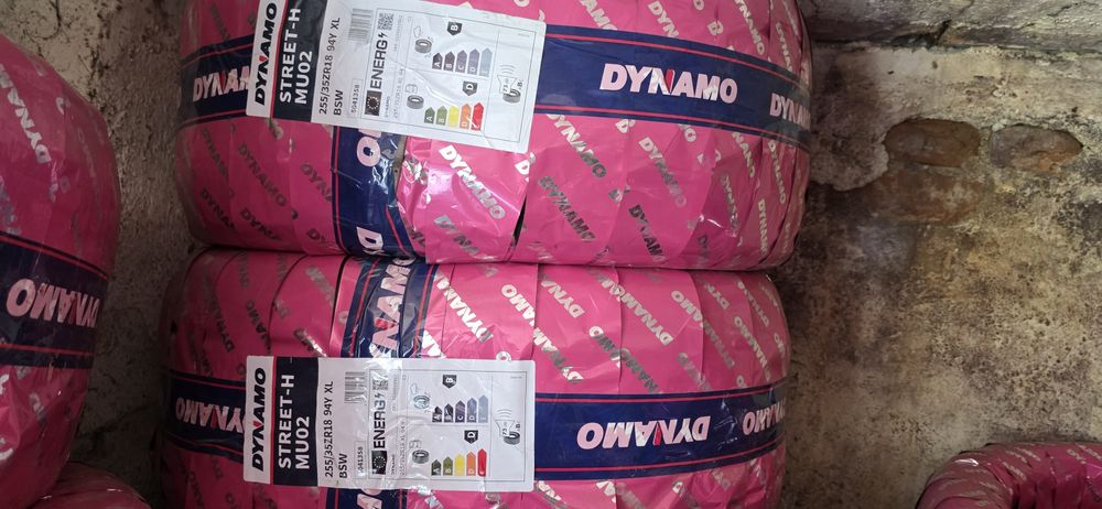 Гуми 255/35/18 нови