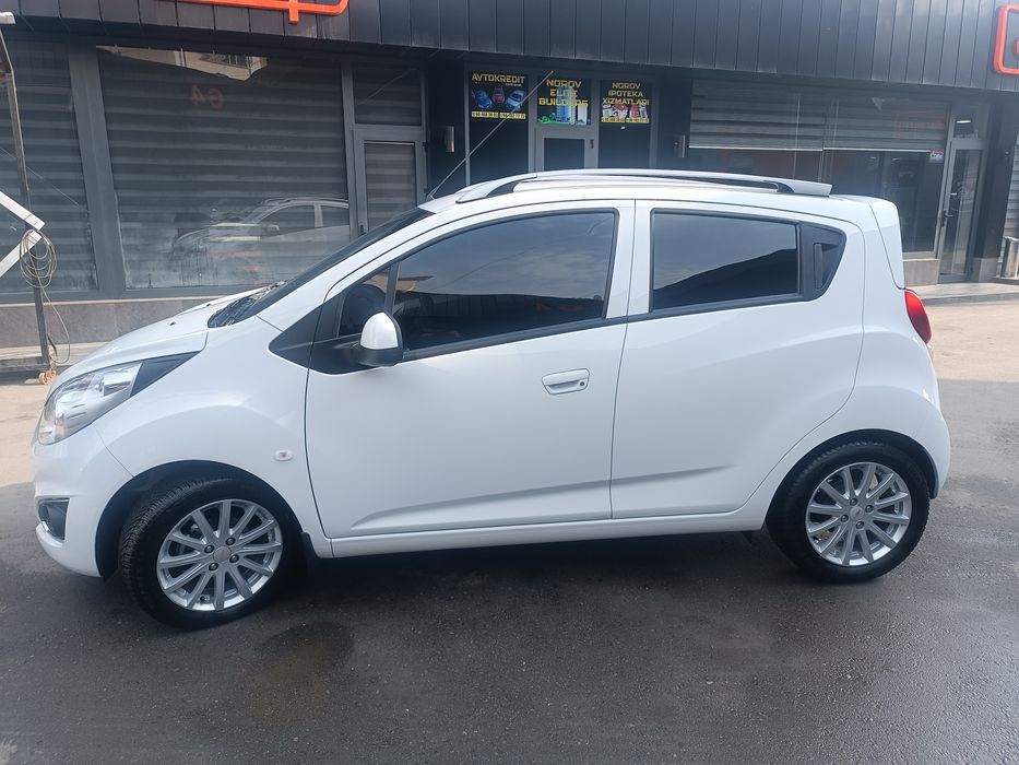 Spark 2022 yil 15000km yurgan polniy navarit qilingan yangi moshina.