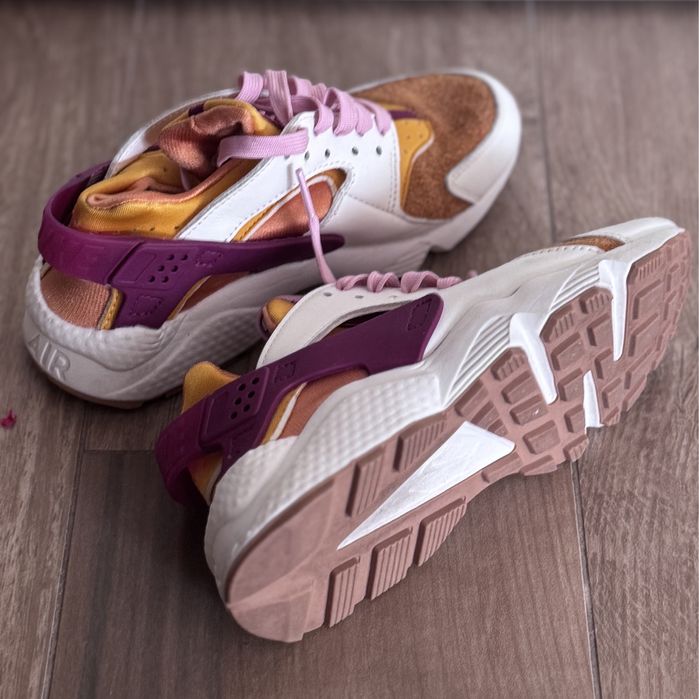 Adidași NIKE Air Huarache de femei mărimea 36