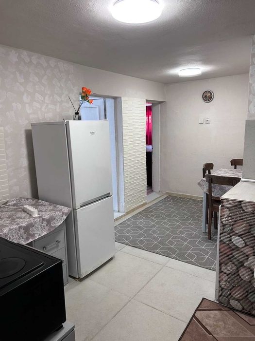 Дава се под наем Къща в Варна, Базар Левски - 40 кв.м за 298.86 € - Снимка #2