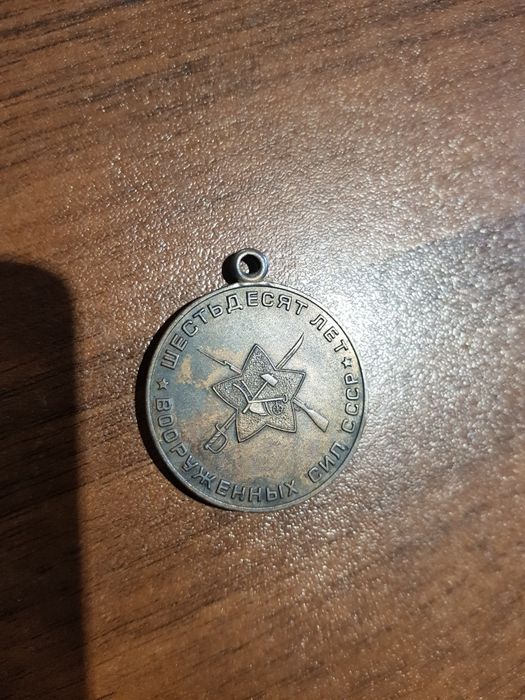 Продаются сувениры