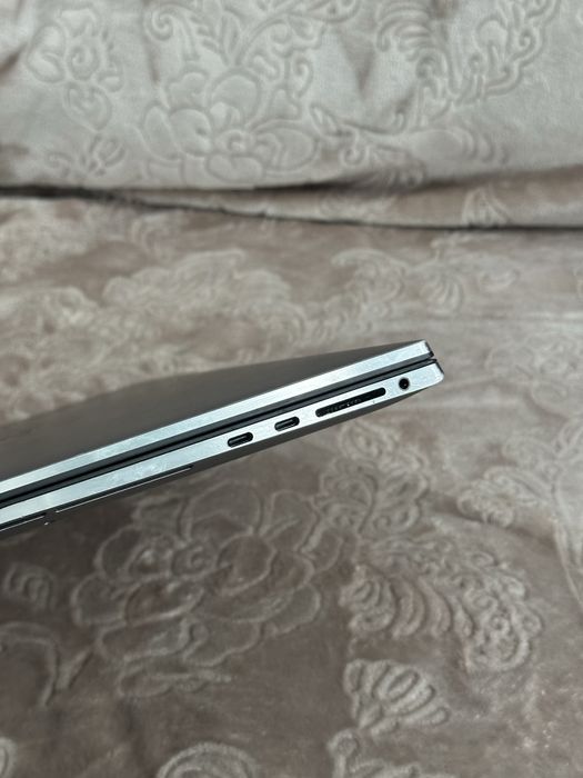 Vând Dell Precision 5750