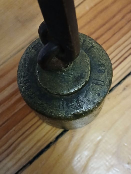 Стар ретро кантар с топуз