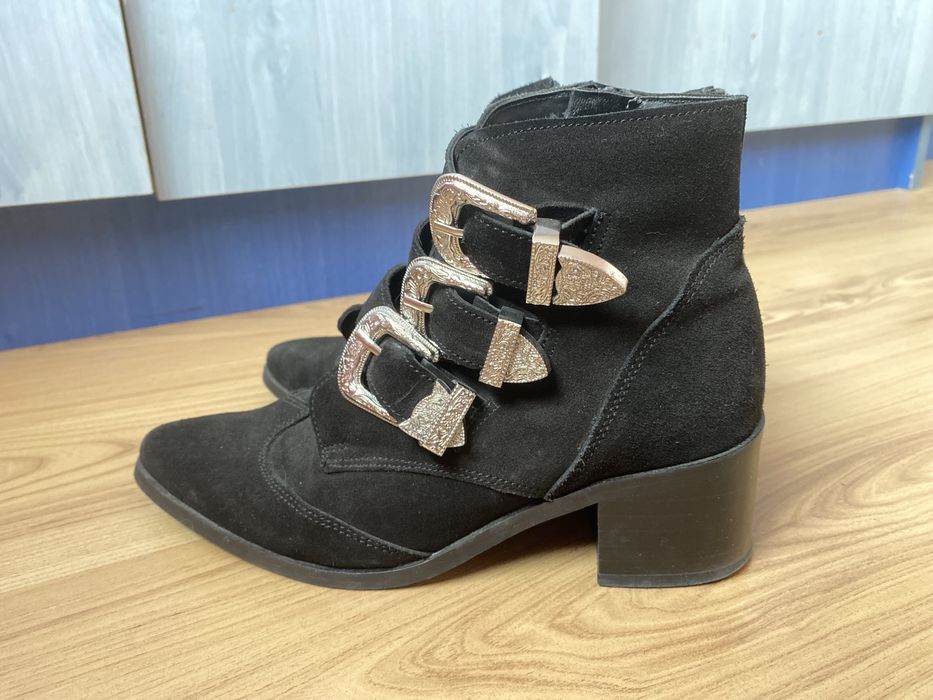 Cizme scurte, Asos, marimea 37, cu toc mic si catarame