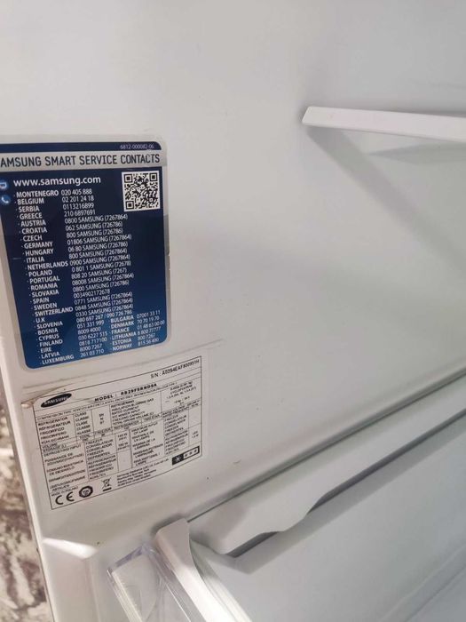 Хладилник с фризер Samsung