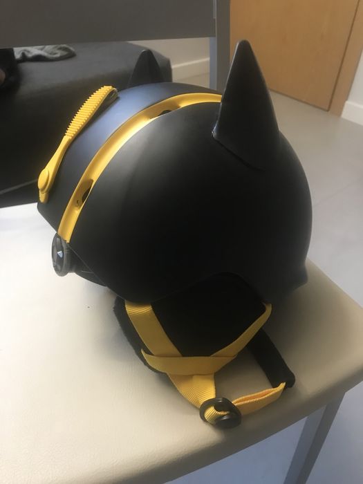 Детска ски каска и маска