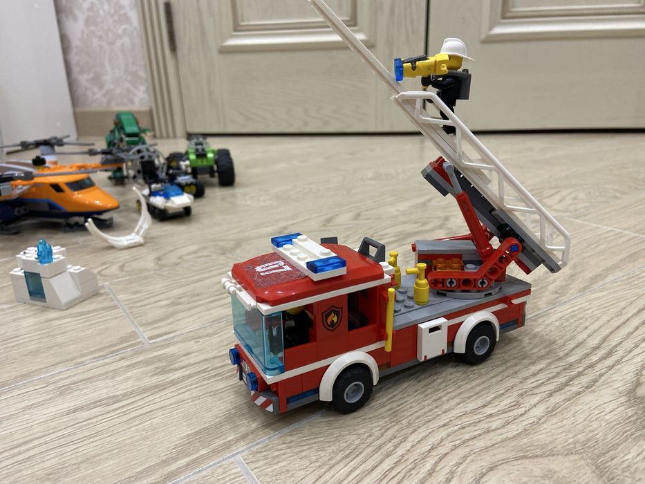 Продам конструктор лего