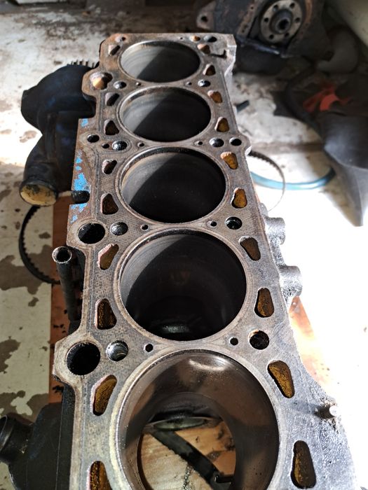 Блок двигателя 2.3 ауди