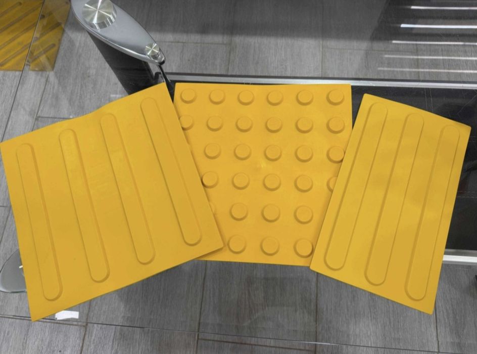 Taktil plitka PVX 300×300 mm — ko‘zi ojiz va zaif ko‘ruvchilar uchun