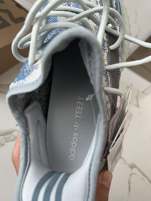 Adidas yeezy nr 42 2/3 noi in cutie