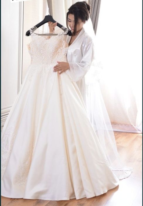 Платье свадебное новое.