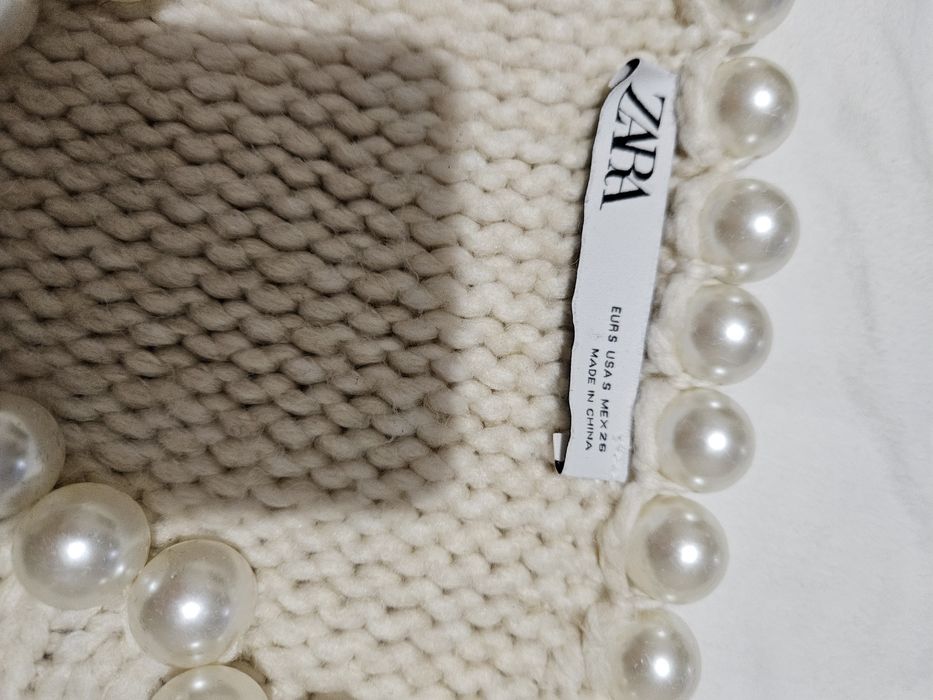 Пуловер с перли на Zara