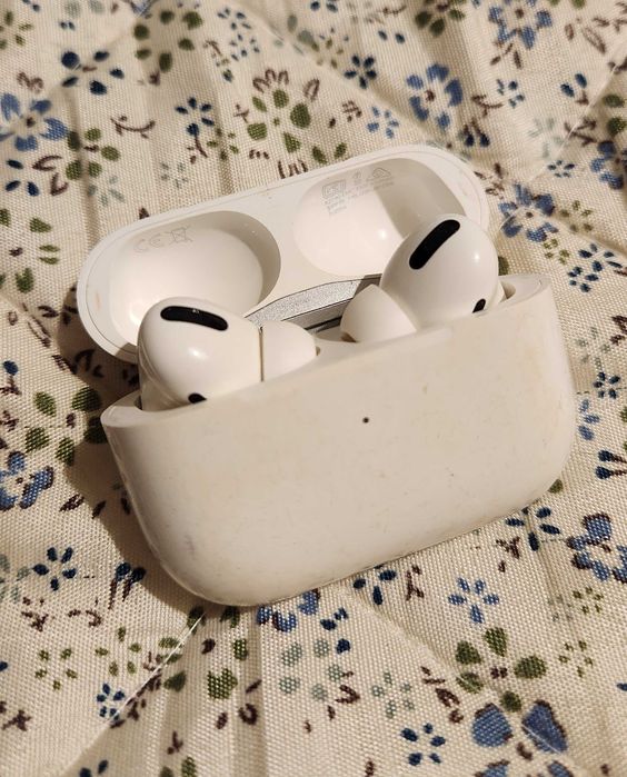Безжични слушалки Apple AirPods Pro 1