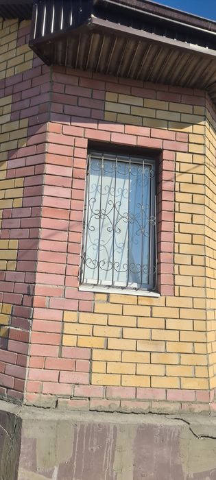 Металлочерепица. Решетки на окна. Окна