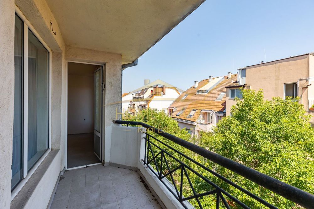 Четиристаен апартамент в кв.Аспарухово.