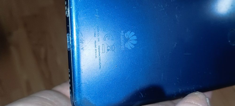 Продам хуавей смартфон синий atu-L31