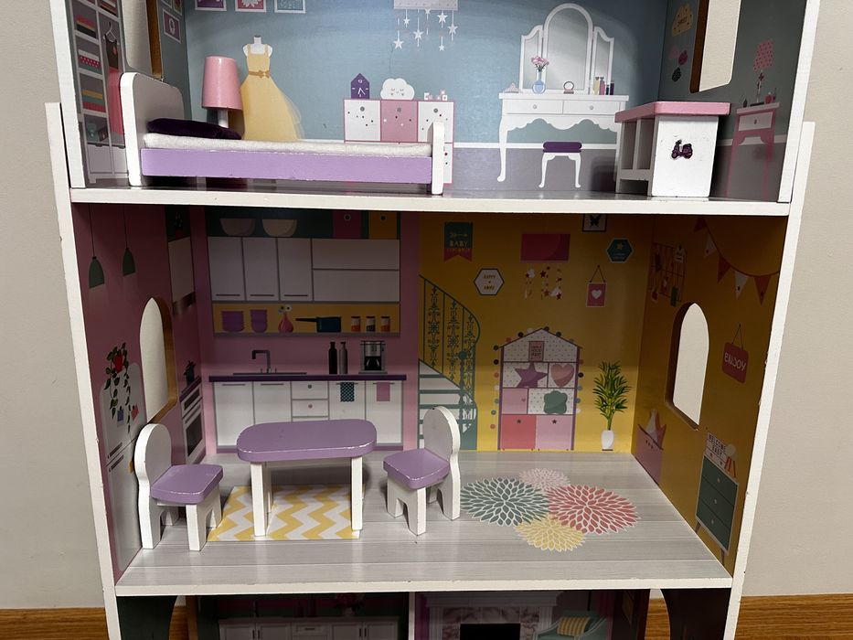 Дървена къща за кукли