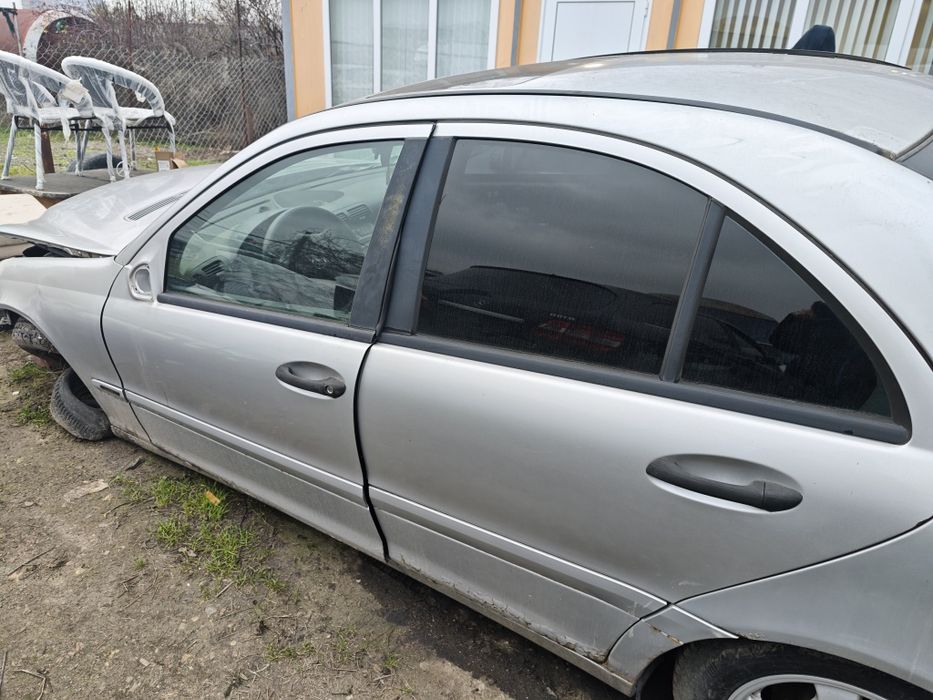 Кола на части - мерцедес C 200