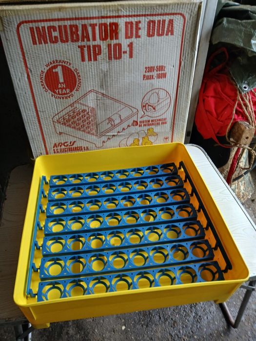 Incubator de oua scos pui.